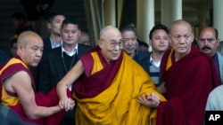 西藏流亡精神领袖达赖喇嘛(2017年3月14日资料照片)