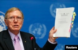 联合国朝鲜人权状况调查委员会主席迈克尔·柯比2014年2月17日在日内瓦介绍朝鲜人权调查报告