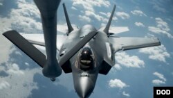 美国空军一架F-35A战机2018年1月11日在太平洋上空加油(美国空军照片)