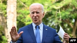 美国总统拜登在印尼巴厘岛见媒体时评论波兰遭导弹袭击事件。(2022年11月16日)