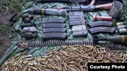 KNLA နဲ့ PDF ပူးပေါင်းတပ်တွေက မွန်ပြည်နယ်၊ ကျိုက်မရောမြို့နားက တောင်ကလေးရဲစခန်းကို ဝင်ရောက်တိုက်ခိုက်ပြီး သေနတ် ၈ လက် နဲ့ ကျည်တွေ သိမ်းဆည်းရမိပုံ။ (နိုဝင်ဘာ ၂၁၊ ၂၀၂၂/ Crd: KIC/CJ)