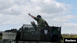 资料照片:乌东顿涅茨克地区巴赫穆特附近的乌克兰士兵。(2022年9月7日)