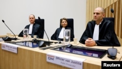 荷兰一家法院对2014年马来西亚航班MH17空难事件一案进行了缺席审判。(2022年11月17日)