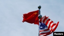 美中两国国旗 (路透社资料照)