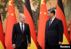 中国国家主席习近平在北京人大会堂会晤到访的德国总理朔尔茨。(2022年11月4日)