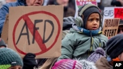资料照片:德国法兰克福的示威者抗议右翼极端主义。(2024年1月20日)