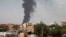苏丹激战继续，黑烟从喀土穆升起。（2023年6月8日）