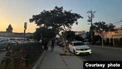 洛杉矶华人区丁胖子广场：每天都有走线来的人在这里聊天