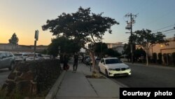 洛杉矶华人区丁胖子广场:每天都有新走线来的人在这里聊天