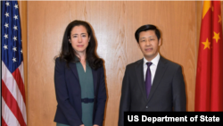 美国国务院负责军备控制的助理国务卿马洛利·斯图尔特（Mallory Stewart）与中国外交部军控司司长孙晓波2023年11月6日举行了一场罕见的核对话。（美国国务院）