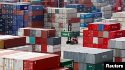 중국 상하이항에 컨테이너들이 쌓여 있다. (자료사진)