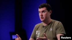 资料照片:时任乌克兰国家特殊通信和信息保护局局长尤里·什奇霍尔于2023年9月22日在乌克兰基辅接受路透社采访。