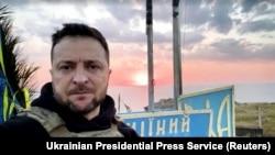 乌克兰总统泽连斯基访问蛇岛。(2023年7月8日)