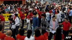 2024年6月7日中国高考第一天,武汉考生进入考场。