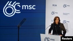 美国副总统哈里斯在德国举行的慕尼黑安全会议上讲话。(2024年2月16日)