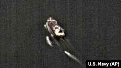 伊朗在波斯湾扣留一艘油轮。美国出动导弹驱逐舰阻止伊朗企图扣押另外两艘运油轮。(2023年6月4日)