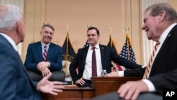 美国国会众议院美国和中国共产党战略竞争特设委员会2023年2月28日召开首场听证会,委员会主席、共和党联邦众议员迈克·加拉格尔(图中)主持。