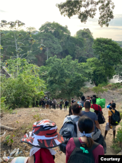 “走线人”穿越达里安丛林 (照片受访者提供)