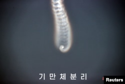 26일 북한 관영매체 조선중앙통신이 비공개 장소에서 진행한 개별 이동전투 분리 및 유도통제 시험 모습.