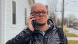 Chuyện một người Nga phản chiến bị ép phải rời khỏi Việt Nam Chuyện một người Nga phản chiến bị ép phải rời khỏi Việt Nam