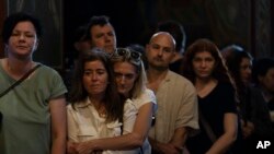 Каталіна також прийшла попрощатися зі своєю подругою. Панахиду за загиблою відслужили в Михайлівському Золотоверхому монастирі