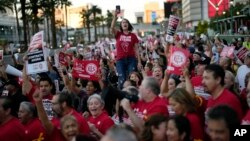 Para anggota serikat pekerja di Las Vegas, Nevada melakukan aksi unjuk rasa untuk menuntut kenaikan upah (foto: ilustrasi). Nevada adalah salah satu negara bagian penentu dalam Pilpres AS 2024.