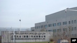 资料照片:新疆维吾尔自治区乌鲁木齐郊区的上汽大众工厂。(2021年4月22日)