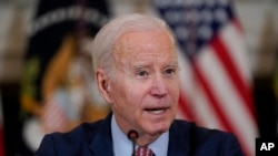 拜登总统2023年4月4号在白宫国宴餐厅召开的总统科学技术顾问委员会上讲话。