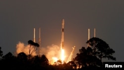 2023年2月27日,美国太空探索技术公司猎鹰9号火箭从美国佛罗里达州卡纳维拉尔角的卡纳维拉尔岬太空军基地发射,有效载荷为21颗星链卫星。