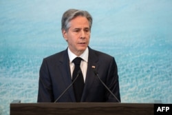 美国国务卿布林肯在日本轻井泽出席七国集团外交部长会议后的记者会上讲话。(2023年4月18日)