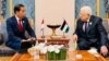 Presiden Joko Widodo dan Presiden Otoritas Nasional Palestina Mahmoud Abbas membahas situasi terakhir di Gaza di sela-sela KTT Luar Biasa Organisasi Kerja Sama Islam di Riyadh, Arab Saudi, Sabtu, November 11, 2023. (Foto: Biro Setpres)