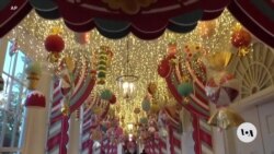 VOA英语视频:数百志愿者帮助白宫迎接圣诞节 VOA英语视频:数百志愿者帮助白宫迎接圣诞节