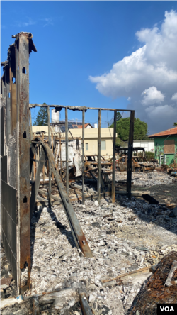 加沙附近的内提维特哈萨拉以色列社区中被哈马斯摧毁的房屋,2023年11月15日 (美国之音/斯特芬妮·傅莱德)