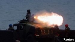 资料照片:台湾军方在台湾南部屏东进行导弹实弹试射。(2023年7月3日)