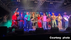 Penampilan Kaihulu bersama The Wheelhouse Rousters di acara Lower Town Arts & Music Festival di Paducah, Kentucky, AS (courtesy: Ambon Music Office).