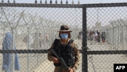 资料照片:巴基斯坦边防人员在与阿富汗的过境口岸执勤。(2021年8月20日)