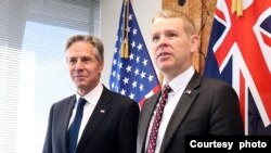 美国国务卿布林肯2023年7月27日在新西兰会见总理克里斯·希普金斯(Chris Hipkins)。(媒体联访照片)