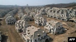 中国辽宁沈阳郊区的一处烂尾别墅建筑工地。（2023年3月31日）