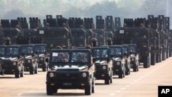 资料照片:缅甸军方离开内比都举行纪念缅甸建军 78 周年的阅兵式。(2023年3月27日)