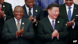 习近平与非洲国家领导人在上一次中非合作论坛上(资料照:2018年9月3日)