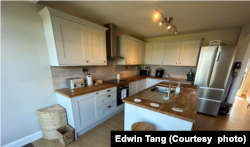 英国房屋一般的厨房饭厅不会如香港的纳米楼般狭窄 (图片来源:“Explorer能”脸书网站)