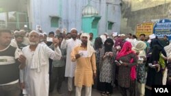 新德里的选民们涌向投票站,参与世界上最大规模的民主活动。印度近十亿人有资格参加选举,选举活动将一直持续到6月1日结束,选举结果将于6月4日公布 (美国之音/贾尚杰)
