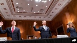 联邦调查局局长克里斯托弗·雷，国土安全部长亚历杭德罗·马约卡斯和国家反恐中心主任克里斯蒂娜·阿比扎德在参议院作证。（2023年10月31日）