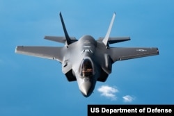 미 공군의 F-35 스텔스 전투기.