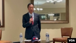 台湾鸿海富士康创办人郭台铭参加华府玉山科技协会在马里兰州波多马克举行的炉边谈话。(2023年3月28日,美国之音锺辰芳拍摄)