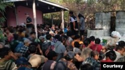 လူမှောင်ခိုသမား စွန့်ပစ်သွားတဲ့ တရားမဝင် မြန်မာ တရာကျော် ထိုင်းရဲဖမ်းဆီးစဥ် (photo: Thai Police)