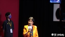 位于台北的台湾大学新闻研究所名誉教授张锦华(美国之音特约记者李贤拍摄)