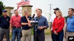 美国国会众议院国土安全委员会主席、田纳西州众议员马克·格林(Mark E. Green)率领两党访问了7月13日特朗普在宾夕法尼亚州巴特勒市的竞选集会现场后向记者发表讲话。(2024年7月22日)