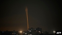 2023 年 9 月 17 日,从俄罗斯别尔哥罗德地区发射的俄罗斯导弹飞向乌克兰东部哈尔科夫。