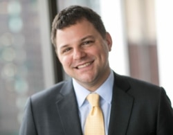 国际律师事务所哈里斯‧布里肯(Harris Bricken)的律师、曾在中国广州担任美国领事官员的王安平(Frederic Rocafort)(照片来源:Harris Bricken Sliwoski LLP.)